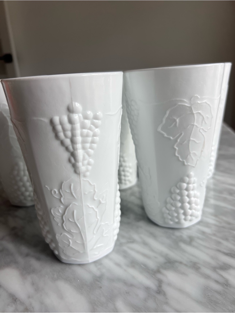 Vintage Indiana Glass White Embossed Grape Tumbler Set of 5 - Picture 4 of 4